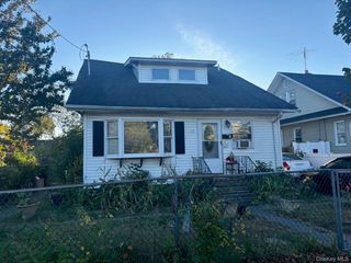 16 West Drive, Bay Shore, NY 11706