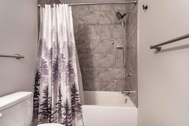 1557 Johnson Drive S, Moorhead, MN 56560