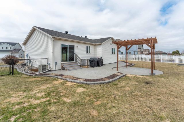 1557 Johnson Drive S, Moorhead, MN 56560