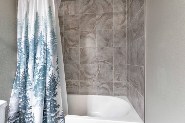 1557 Johnson Drive S, Moorhead, MN 56560