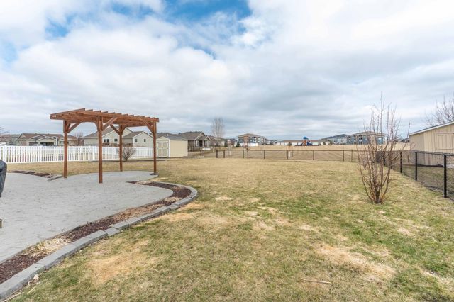 1557 Johnson Drive S, Moorhead, MN 56560