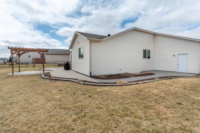 1557 Johnson Drive S, Moorhead, MN 56560
