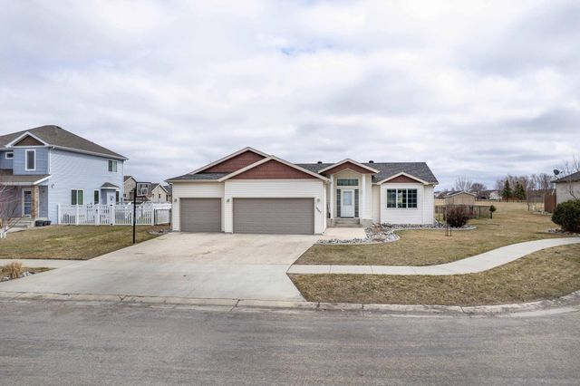 1557 Johnson Drive S, Moorhead, MN 56560