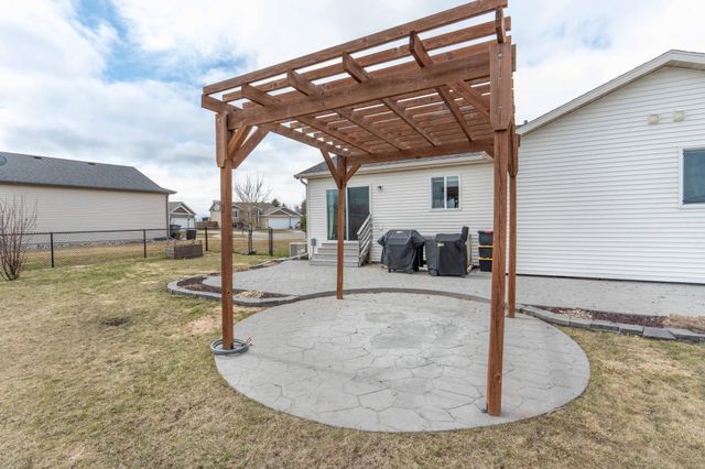 1557 Johnson Drive S, Moorhead, MN 56560