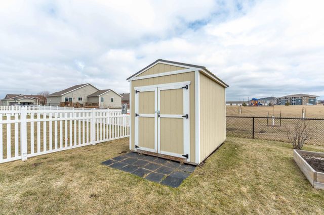 1557 Johnson Drive S, Moorhead, MN 56560