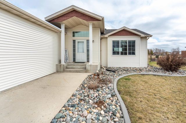 1557 Johnson Drive S, Moorhead, MN 56560