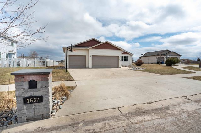 1557 Johnson Drive S, Moorhead, MN 56560
