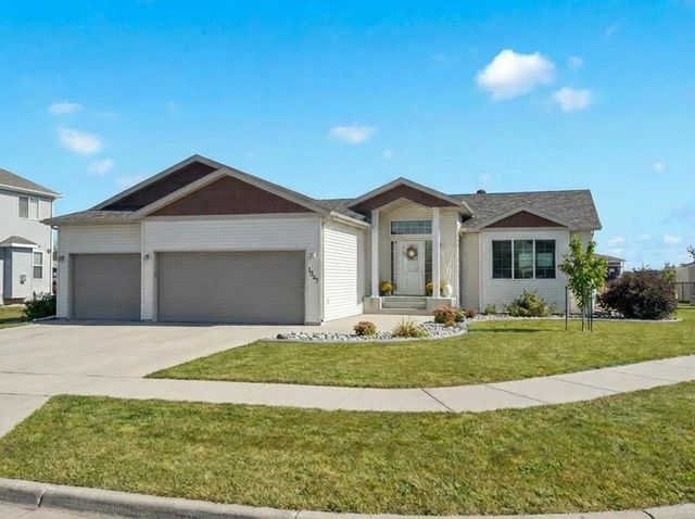 1557 Johnson Drive S, Moorhead, MN 56560