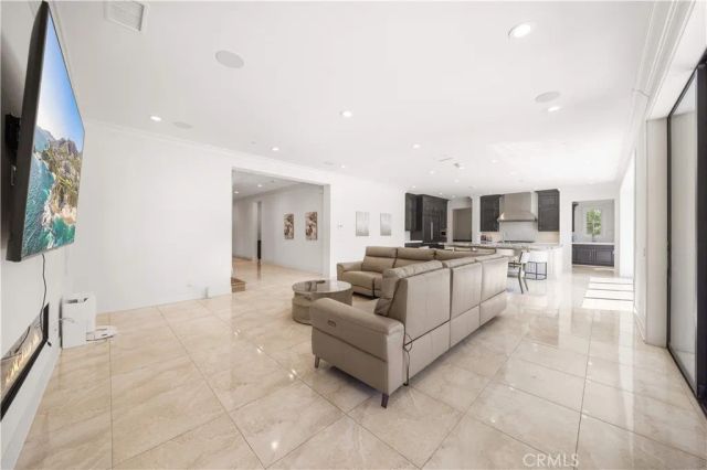 92 Interstellar, Irvine, CA 92618