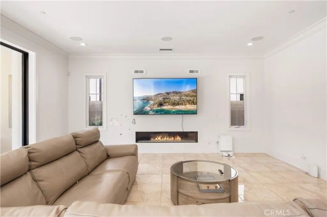 92 Interstellar, Irvine, CA 92618