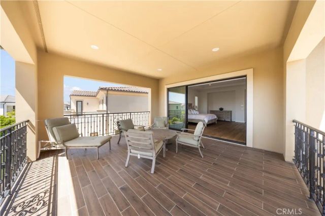 92 Interstellar, Irvine, CA 92618