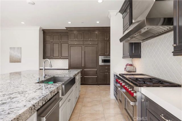 92 Interstellar, Irvine, CA 92618