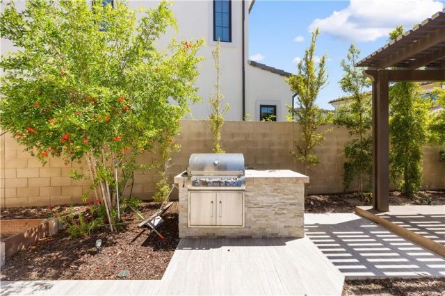 92 Interstellar, Irvine, CA 92618