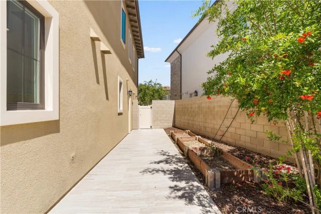 92 Interstellar, Irvine, CA 92618