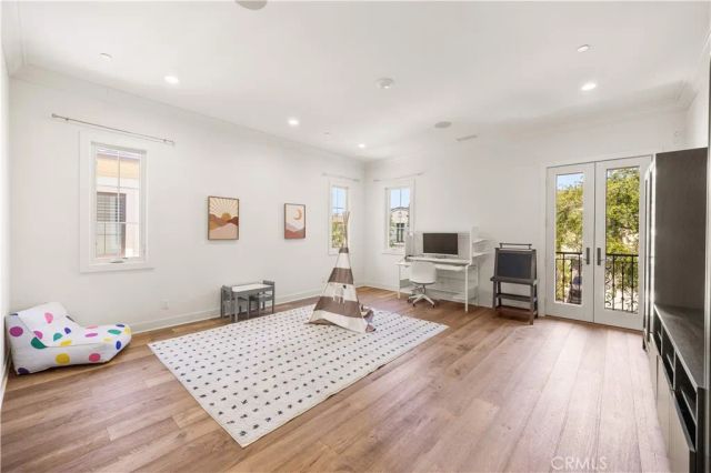 92 Interstellar, Irvine, CA 92618