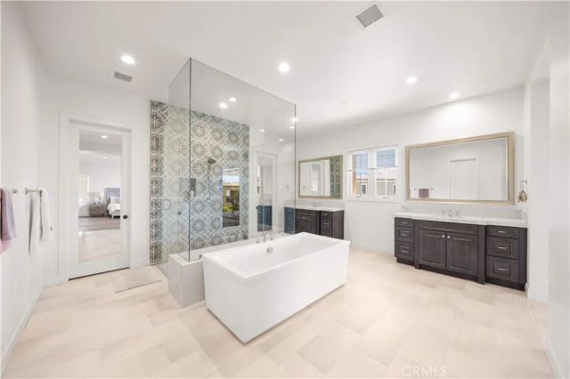92 Interstellar, Irvine, CA 92618