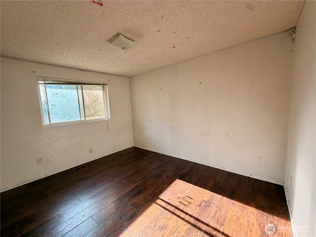 16112 68th Avenue Ct E, Puyallup, WA 98375