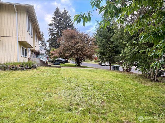 16112 68th Avenue Ct E, Puyallup, WA 98375
