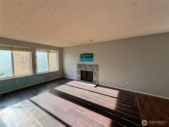16112 68th Avenue Ct E, Puyallup, WA 98375