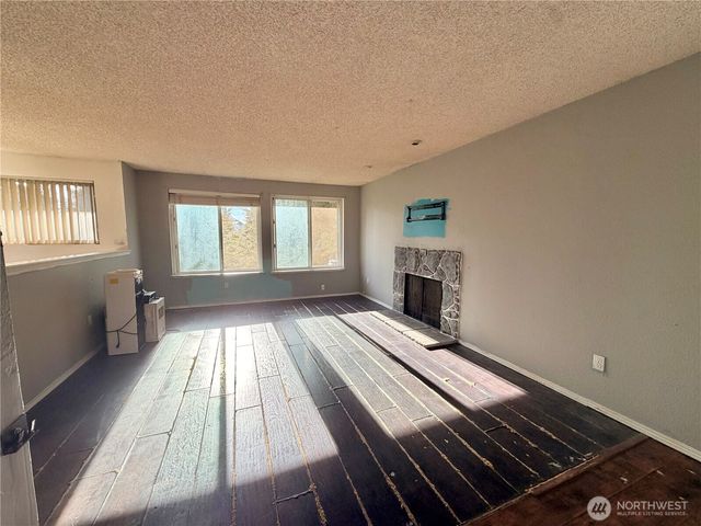 16112 68th Avenue Ct E, Puyallup, WA 98375