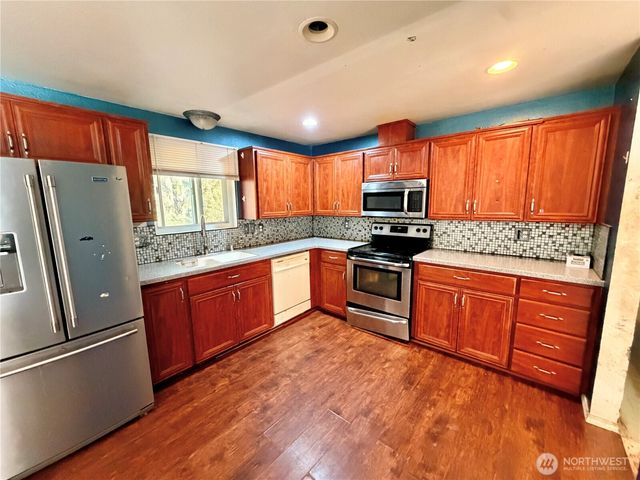 16112 68th Avenue Ct E, Puyallup, WA 98375