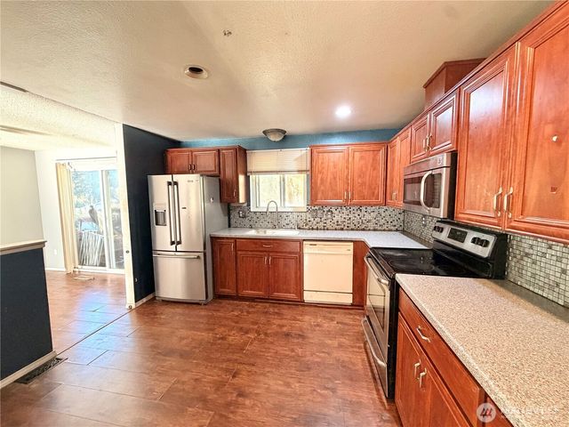 16112 68th Avenue Ct E, Puyallup, WA 98375