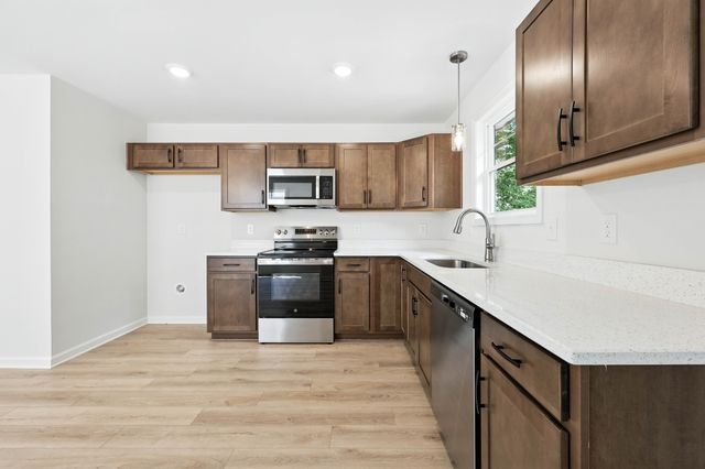 1227 Greenfield Dr, Clarksville, TN 37040