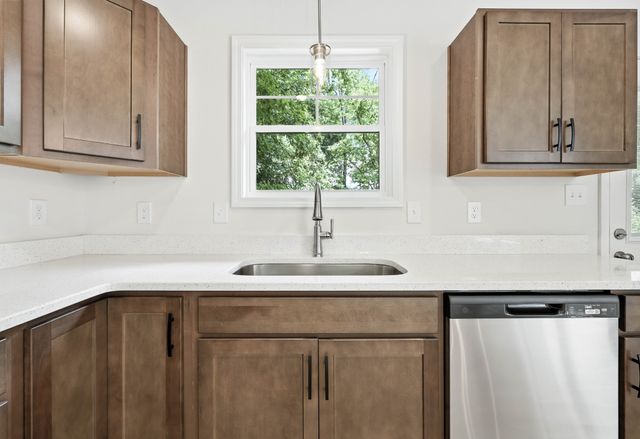 1227 Greenfield Dr, Clarksville, TN 37040