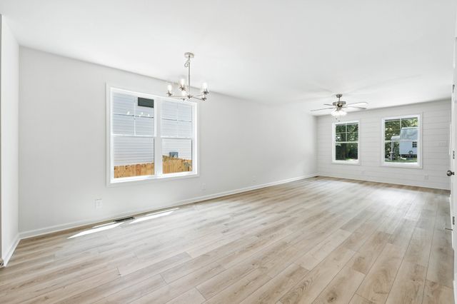 1227 Greenfield Dr, Clarksville, TN 37040