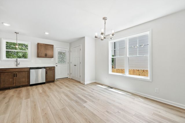 1227 Greenfield Dr, Clarksville, TN 37040