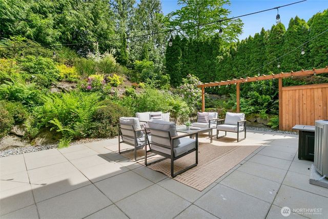 6853 166th Place SE, Bellevue, WA 98006