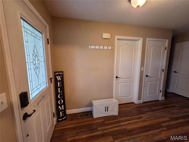 1391 Orchard Lakes Circle, Belleville, IL 62220