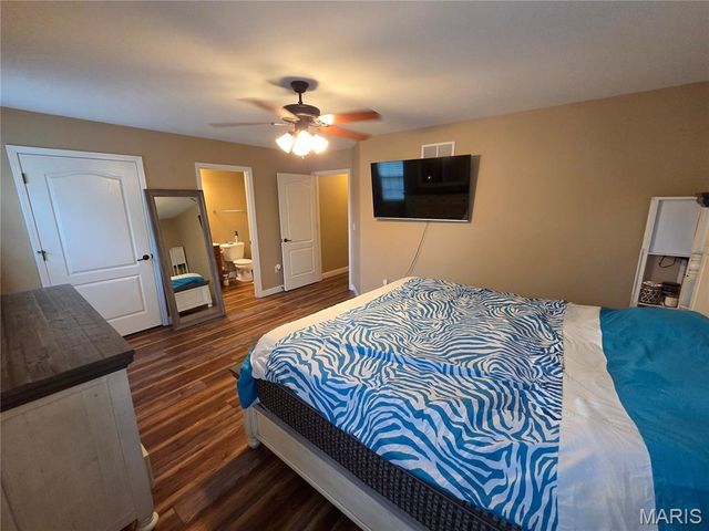 1391 Orchard Lakes Circle, Belleville, IL 62220