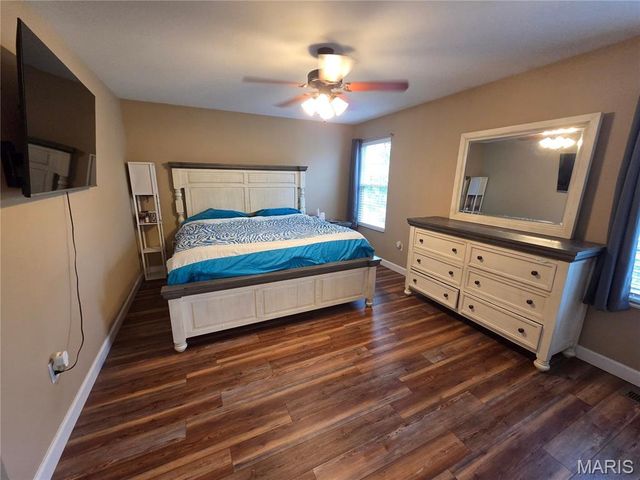 1391 Orchard Lakes Circle, Belleville, IL 62220