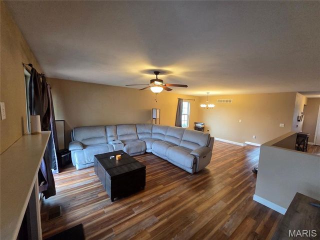 1391 Orchard Lakes Circle, Belleville, IL 62220