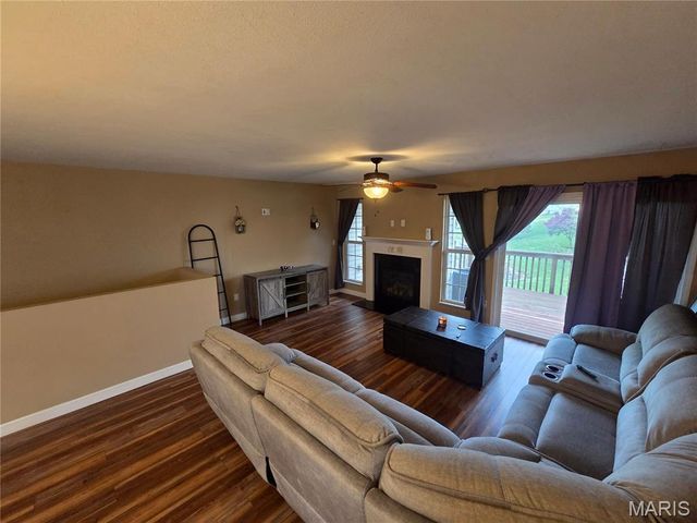 1391 Orchard Lakes Circle, Belleville, IL 62220