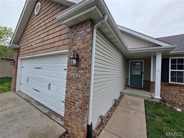 1391 Orchard Lakes Circle, Belleville, IL 62220