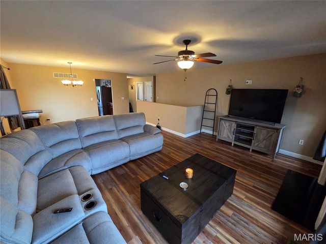 1391 Orchard Lakes Circle, Belleville, IL 62220
