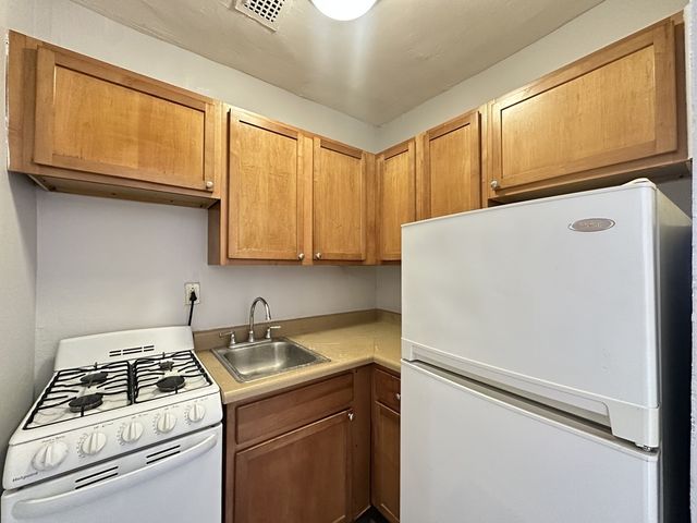 661 W Sheridan Road 506, Chicago, IL 60613
