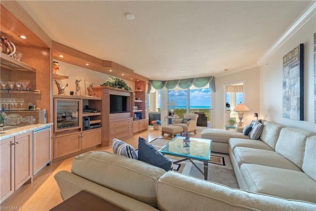 7117 Pelican Bay BLVD 701, Naples, FL 34108