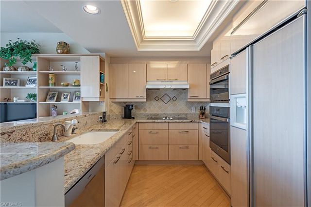 7117 Pelican Bay BLVD 701, Naples, FL 34108