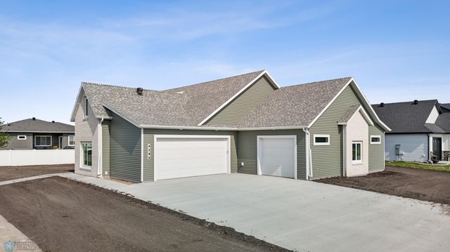 4295 Bristlecone Loop S, Fargo, ND 58104