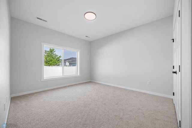4295 Bristlecone Loop S, Fargo, ND 58104
