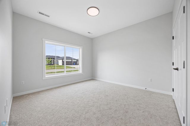 4295 Bristlecone Loop S, Fargo, ND 58104