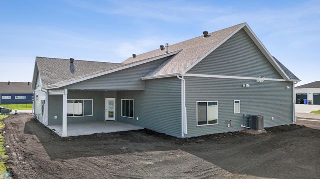4295 Bristlecone Loop S, Fargo, ND 58104