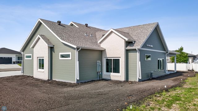 4295 Bristlecone Loop S, Fargo, ND 58104