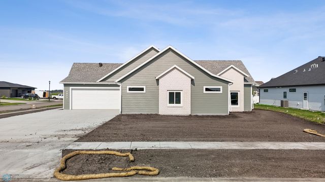 4295 Bristlecone Loop S, Fargo, ND 58104
