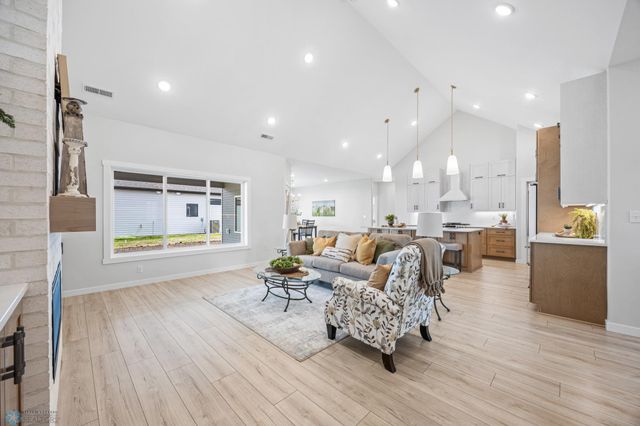 4295 Bristlecone Loop S, Fargo, ND 58104
