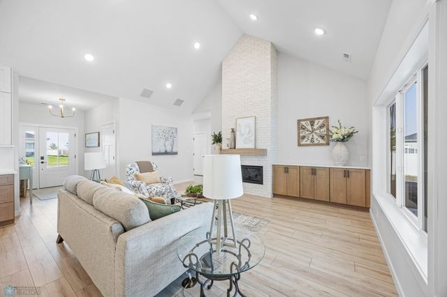 4295 Bristlecone Loop S, Fargo, ND 58104