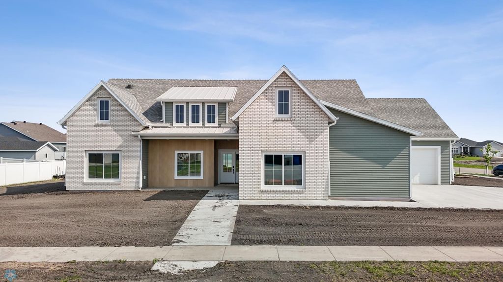 4295 Bristlecone Loop S, Fargo, ND 58104